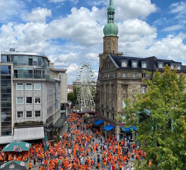 Niederländische Fans in der Dortmunder Innenstadt.