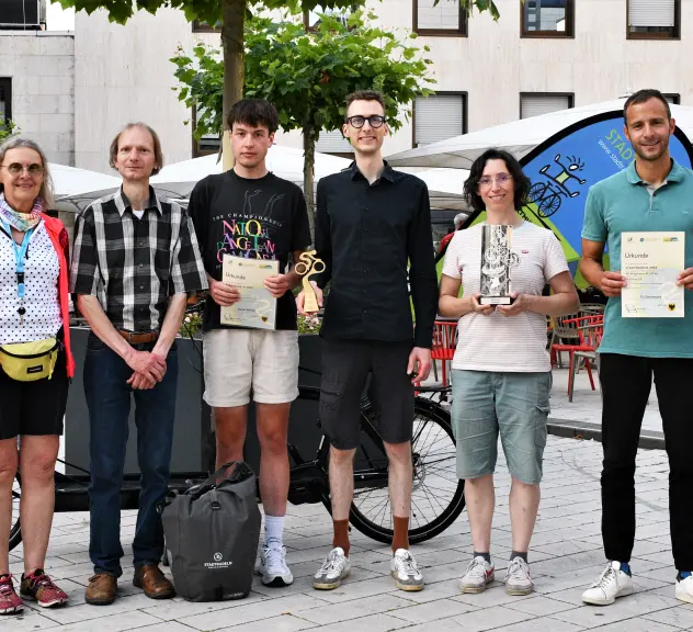 Die Trophäe für den Gesamtsieg beim STADTRADELN geht auch 2024 an die TU Dortmund. Das 435-köpfige Team bleibt damit weiterhin ungeschlagen.