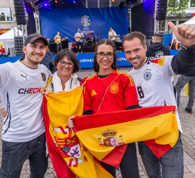 Deutsche und spanische Fans