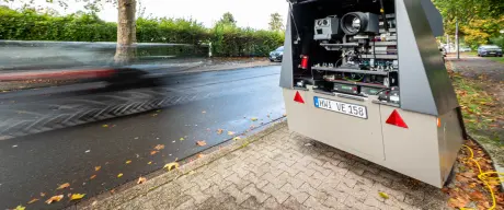 Der neue Blitzanhänger soll für mehr Sicherheit auf Dortmunds Straßen sorgen.