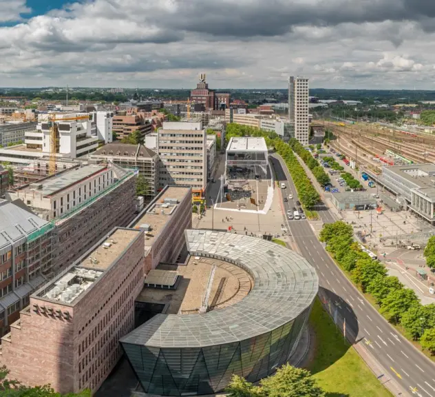Sicht auf Stadt- und Landesbibliothek, Königswall und Hauptbahnhof