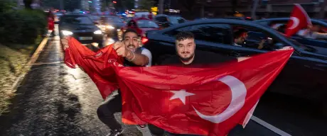 Türkische Fans auf dem Dortmunder Wall