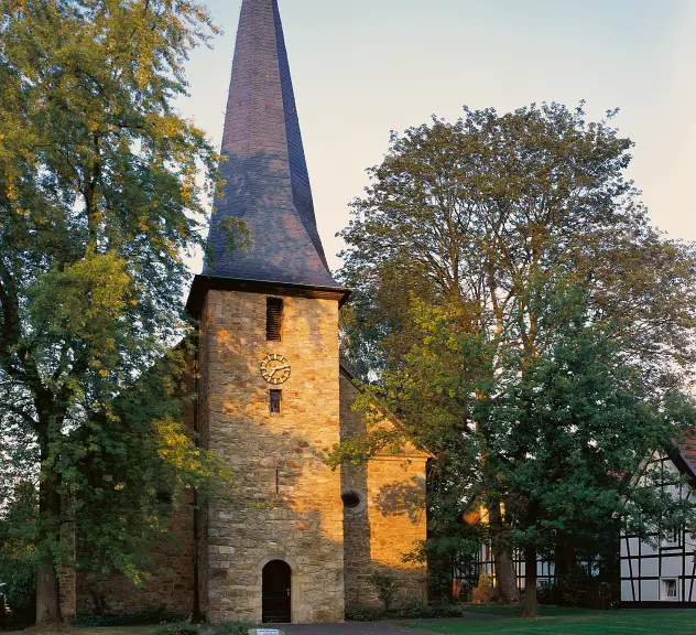 Diese Schloss- und Dorfkirche ist nur eines der zahlreichen historischen Bauwerke des Stadtbezirks Mengede