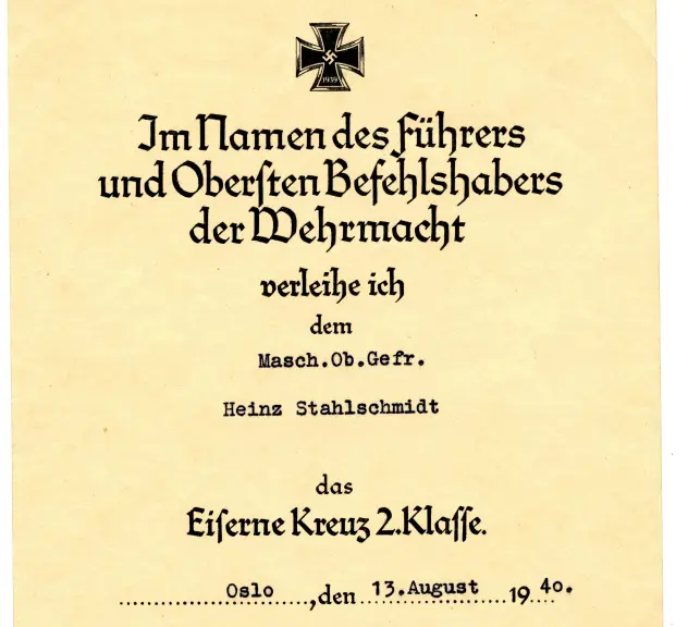 Eine Urkunde für den Erhalt des Eisernen Kreuzes 2. Klasse aus dem Jahr 1940.