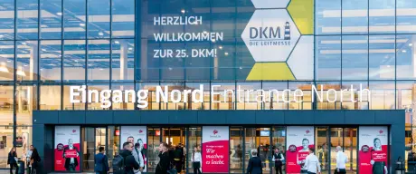 Messe Dortmund - Eingang Nord mit Banner "DKM"